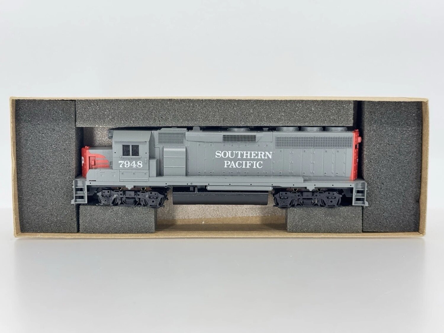 Boxed diesel locomotive model